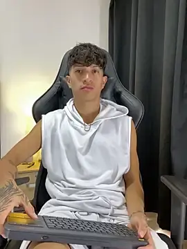 Stripchat Live Porn of _CamiloBass