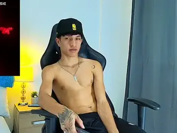 Stripchat Sex Cam of _CamiloBass