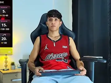 Stripchat Sex Cam of _CamiloBass