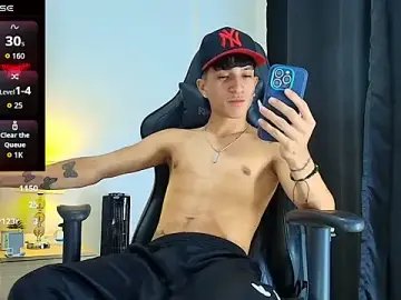 Stripchat Free Porn Cam of _CamiloBass