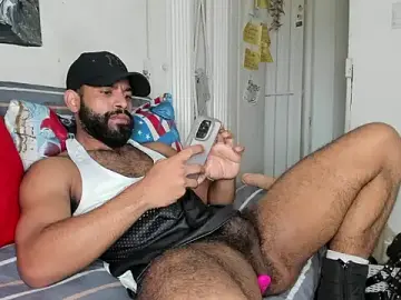 Stripchat Free Live Porn of sweatyhairypig23