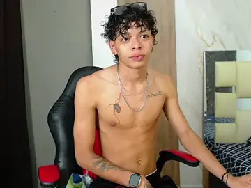 Stripchat Free Live Porn of Harry_jhonsson