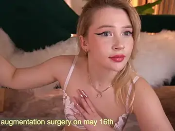 Stripchat Sex Cam of LauraWifeness