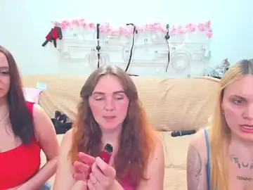 Stripchat Sex Cam of MagicEyess