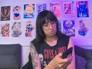Stripchat Free Porn Cam of snowblack_