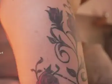 Stripchat Sex Cam of Jennmiiller_