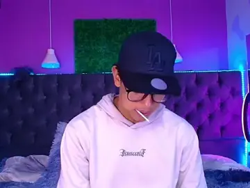 Stripchat Sex Cam of RyanPricee