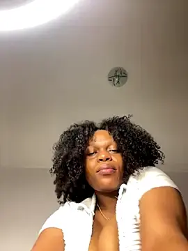 Stripchat Free Live Porn of Boneca25