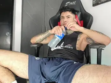 Stripchat Live Porn of sergiio_mesa27