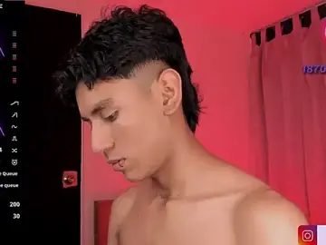 Stripchat Nude Webcam of Damien_Howard