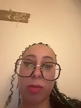 Stripchat Sex Cam of queenlo_xxx