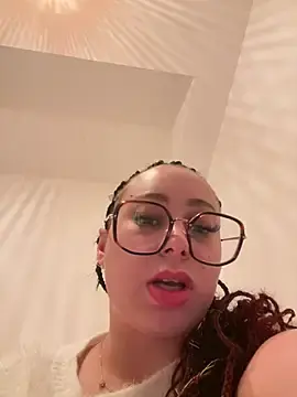 Stripchat Free Porn Cam of queenlo_xxx