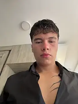 Stripchat Nude Webcam of Logan_smith1