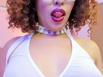 Stripchat Live Sex Cam of MadelaineJones