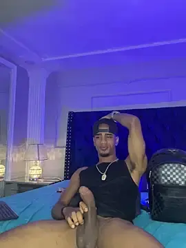 Stripchat Free Live Porn of AaronCruz_