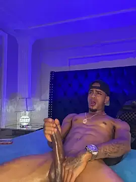 Stripchat Adult Video Chat of AaronCruz_