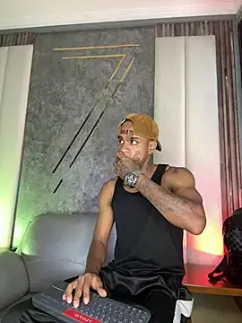 Stripchat Live Porn of AaronCruz_