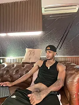 Stripchat Nude Webcam of AaronCruz_