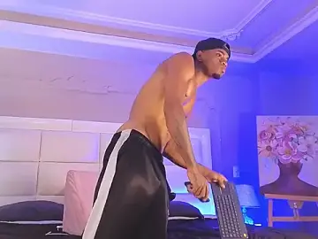 Stripchat Best live sex cam show of AaronCruz_