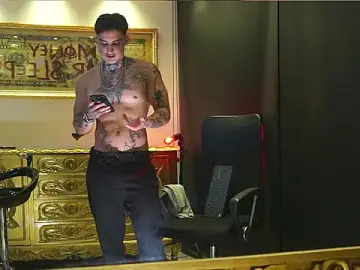 Stripchat Free Porn Cam of dantecoppolaa_