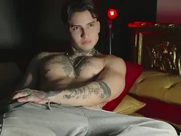 Stripchat Free Porn Cam of dantecoppolaa_
