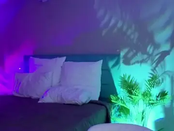 Stripchat Sex Cam of L1ittle_kitty_