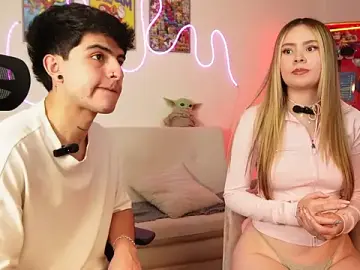 Stripchat Sex Cam of tommy_and_sophie