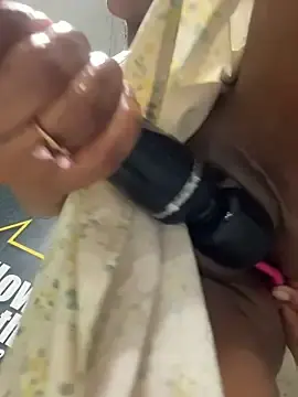 Stripchat Sex Cam of SweetCheeksXXX