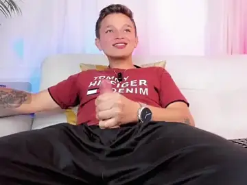 Stripchat Free Live Porn of Tim_wolf