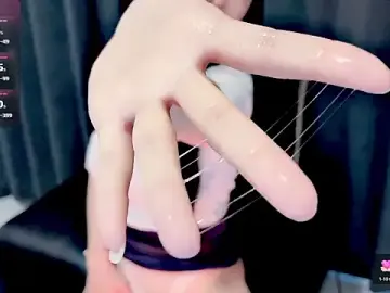 Stripchat Live Porn of candy-yiyi