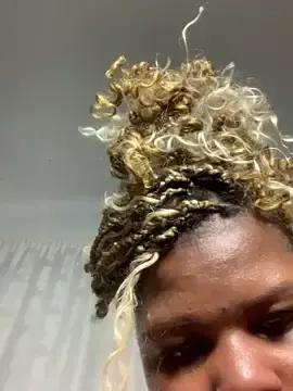 Stripchat Sex Cam of Cuddle_Bear