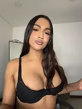 Stripchat Sex Cam of carminaurmommy