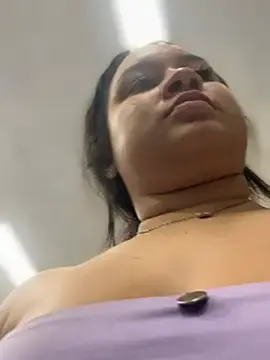 Stripchat Sex Cam of Pretty_Isadora