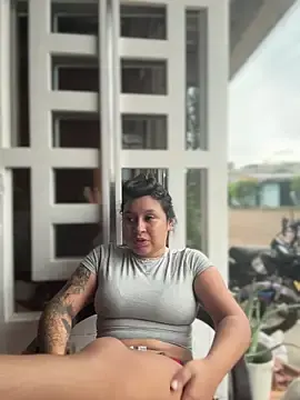 Stripchat Free Porn Cam of Pretty_Isadora