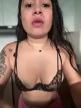 Stripchat Live Sex Cam of Pretty_Isadora