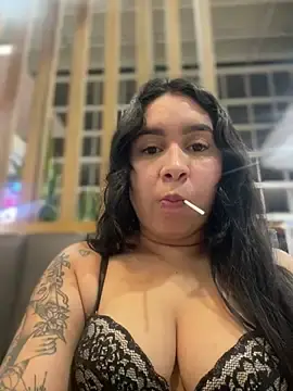 Stripchat Live Sex Cam of Pretty_Isadora