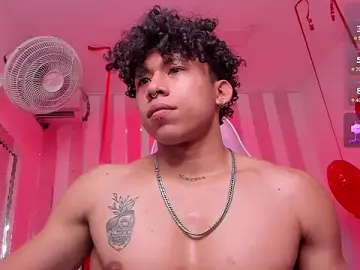 Stripchat Free Porn Cam of AkazaBoy_