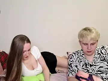 Stripchat Watch Live Sex Cams of Emily_and_Ilumi
