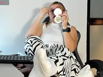 Stripchat Sex Cam of alma_fenix