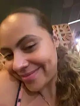 Stripchat Live Sex Cam of Chloe_Leaozinho