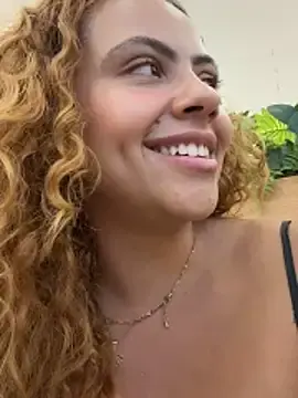 Stripchat Live Sex Cam of Chloe_Leaozinho