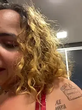 Stripchat Live Sex Cam of Chloe_Leaozinho