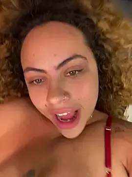 Stripchat Live Sex Cam of Chloe_Leaozinho