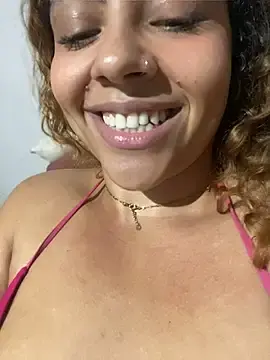 Stripchat Live Sex Cam of Chloe_Leaozinho