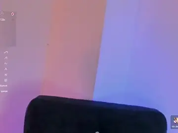 Stripchat Sex Cam of LuccaMallard