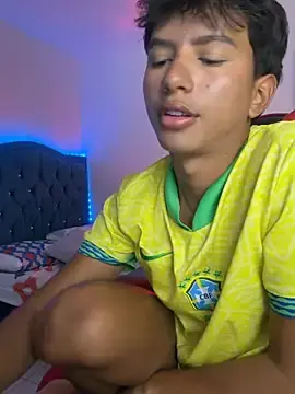 Stripchat Live Sex Cam of Leonarrrd_01