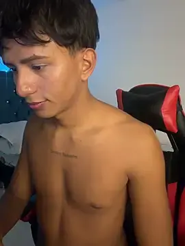 Stripchat Free Porn Cam of Leonarrrd_01