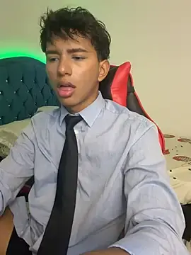 Stripchat Sex Cam of Leonarrrd_01