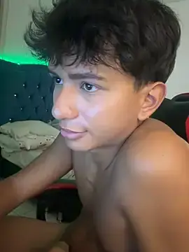 Stripchat Live Sex of Leonarrrd_01