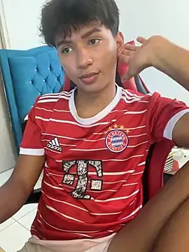 Stripchat Live Porn of Leonarrrd_01